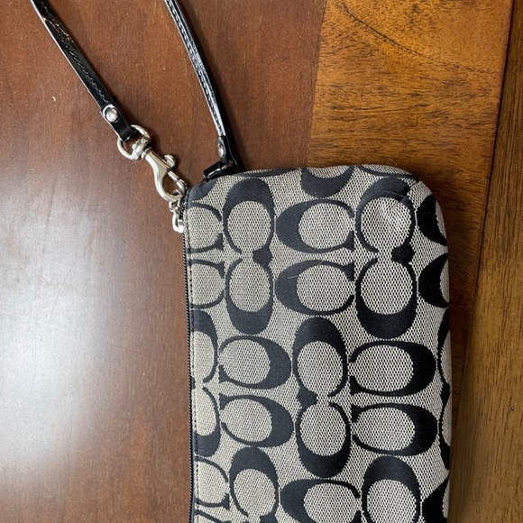 Coach wristlet - Picture 2 of 4